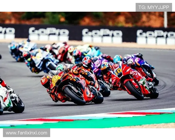 MotoGP赛场突发焦点事件引发车队激烈角逐与技术争议热潮声