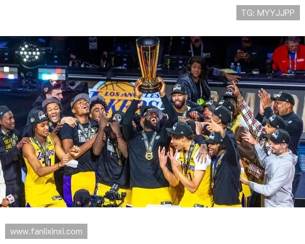 詹姆斯领衔湖人新赛季阵容曝光 球迷期待其带队重返总决赛